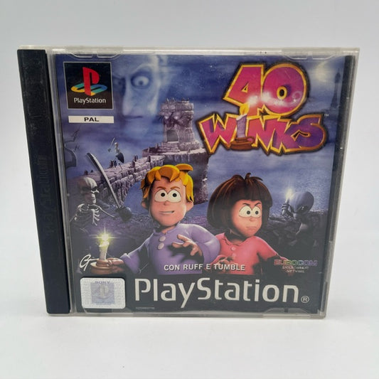 ragazzo con candela in mano e ragazza affianco, scheletri ed alieni dietro minacciosi con ponte di pietra avvolto nella nebbia