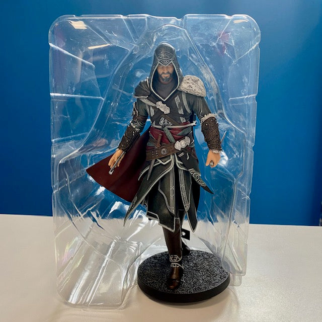 Action Figure Statua Assassin's Creed Revelations Ezio Auditore 22 CM (USATO)