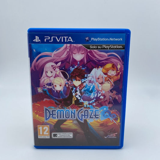demon gaze per psvita, rpg, dungeon, fanservice, completo, blu,aarancione,viola, personaggio in copertina circondato da ragzze, magia