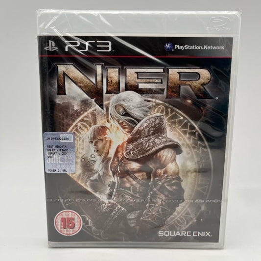 protagonista con capelli bianchi ed armatura su sfondo nero