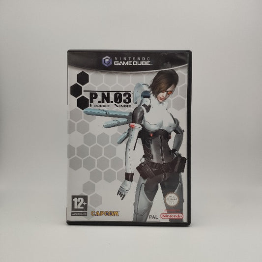 bainco e grigio, donna con tuta futuristica bianca e grigia