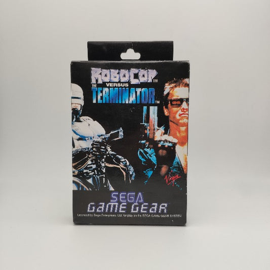 sfondo nero,immagine di robocop grigio e terminator nero e rosa , scritta argento e blu