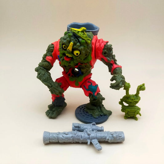 Tartarughe Ninja Teenage Mutant Ninja Turtles Muckman Playmates Toys 1990, persoanggio con bidone immondizia, bazooka,verde con vestito arancione strappato