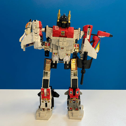 robot bianco e rosso