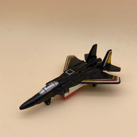 aereo nero e bianco, striscie bianche,rosse e gialle