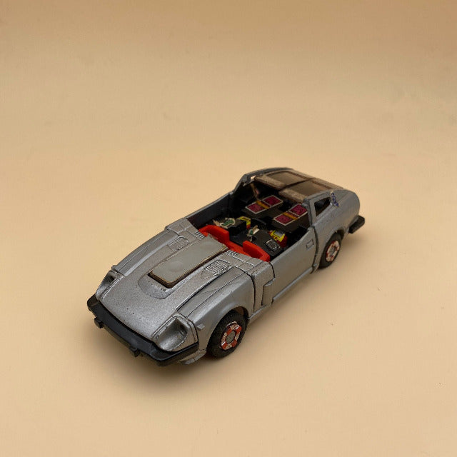 auto grigia, rosso