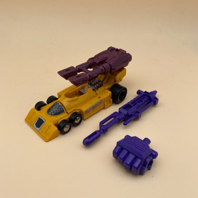 auto gialla. arma viola