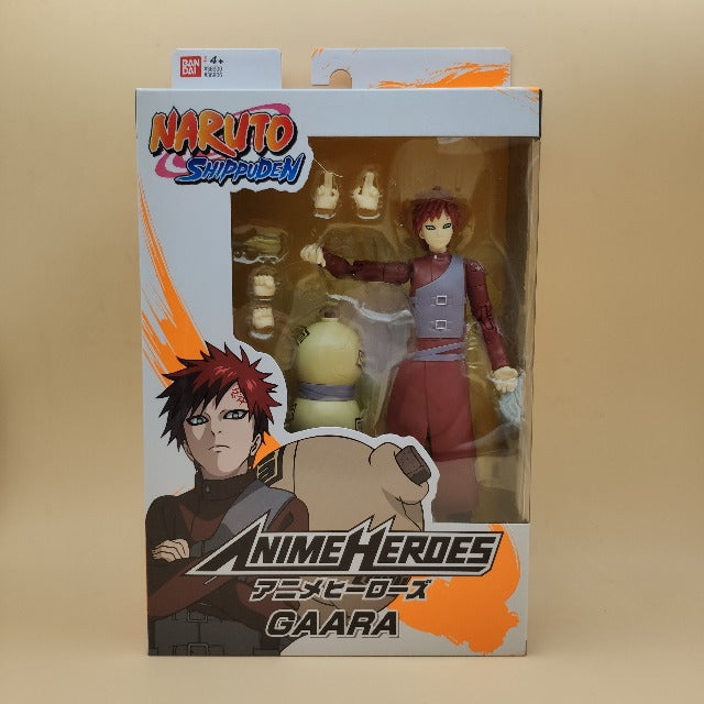 action figure gaara, costume rosso scuro e grigio, scatola bianca ed arancione