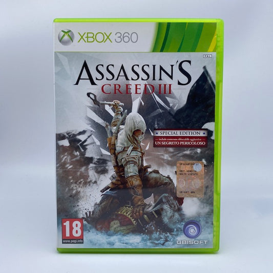 Assassin's Creed 3 III X360 Xbox 360 Ubisoft Pal Ita, connor in primo piano, immagini sfocate bianco e nero  nel retro