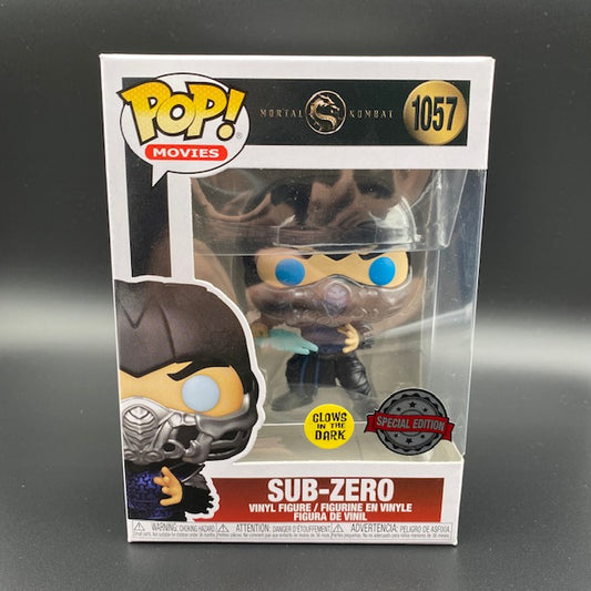 Statuina Funko Pop di Sub-Zero, personaggio della serie di film e videogames Mostal Kombat, in versione Special Edition, si illumina al buio.